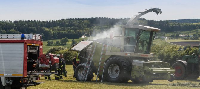 Brand eines Häckslers bei Heudorf