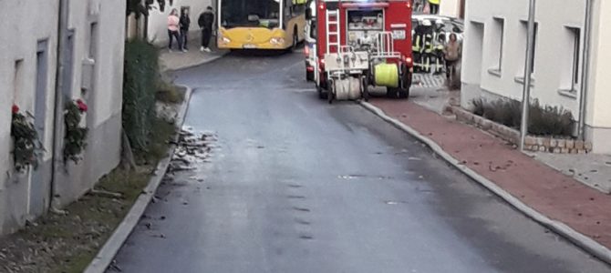 Feuerwehr wird wegen Busunfall alarmiert
