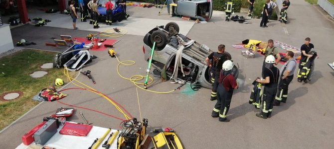 Feuerwehr trainiert patientengerechte Unfallrettung