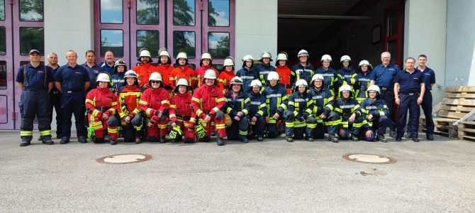 Feuerwehr-Grundausbildung in Eigeltingen erfolgreich absolviert.
