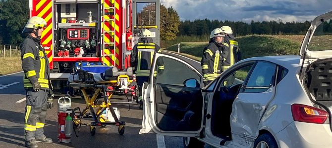 Einsatz für die Feuerwehr wegen Verkehrsunfall mit mehreren Fahrzeugen