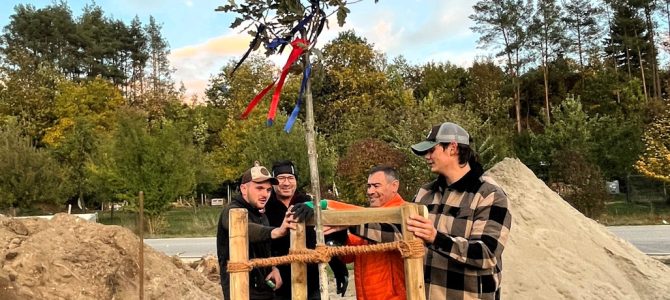 Die Eiche der Feuerwehr-Freundschaft ist gepflanzt! Die Eiche der Feuerwehr-Freundschaft ist gepflanzt!